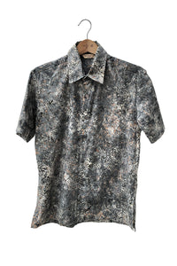 Short sleeve shirt batik- grey flowers -side slit